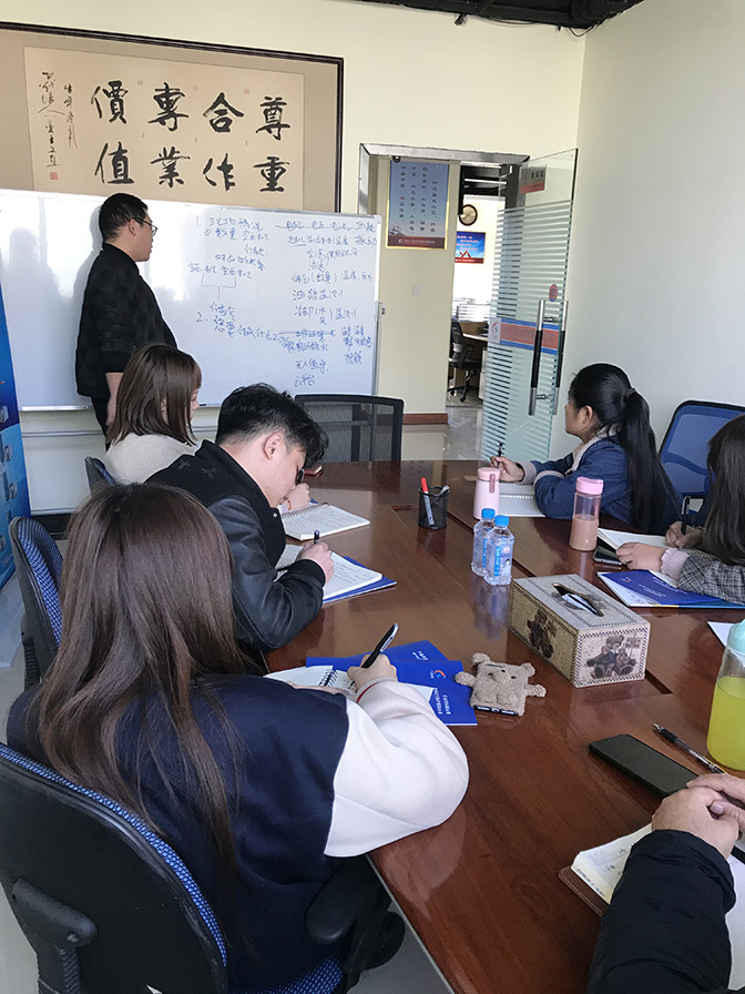 鄭州廣眾空壓機(jī)斷油保護(hù)裝置廠家進(jìn)行知識(shí)培訓(xùn)