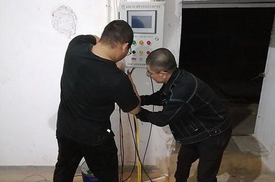 廣眾技術(shù)人員連夜安裝空壓機綜合保護裝置 以滿足客戶需求