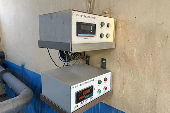 儲氣罐超溫保護裝置安裝現(xiàn)場 廣眾兩代產品和諧共存