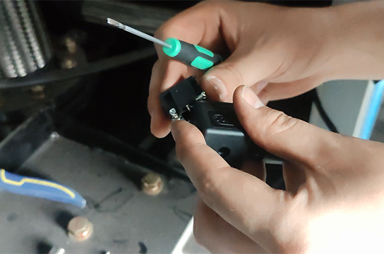 空壓機(jī)斷油保護(hù)裝置的壓力傳感器如何接線