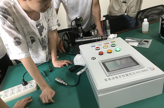 ZBK380型空壓機斷油保護裝置測試壓力中