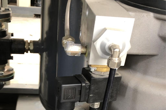 簡(jiǎn)述ZBK380空壓機(jī)斷油保護(hù)裝置的工作過程